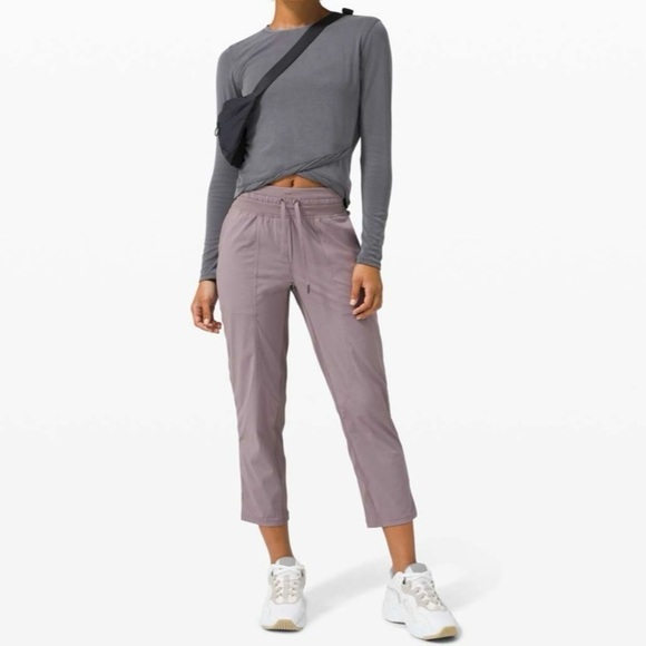 Lululemon sz 8 Dance Studio Crop *25" Lunar Rock, excellent condition like new - Picture 2 of 13